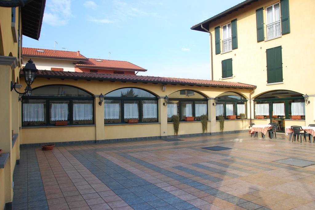 Albergo Ristorante Quadrifoglio Urgnano Exterior foto