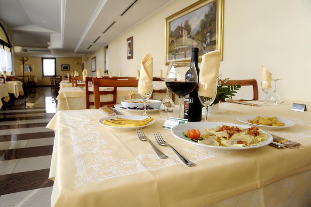 Albergo Ristorante Quadrifoglio Urgnano Exterior foto