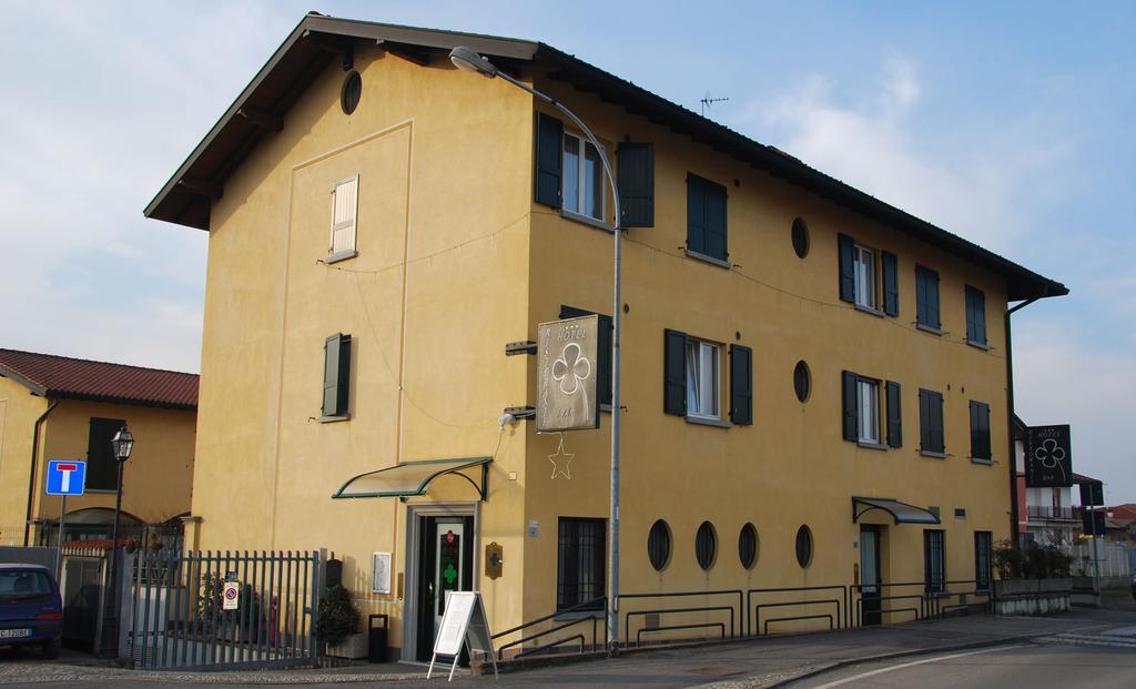 Albergo Ristorante Quadrifoglio Urgnano Exterior foto